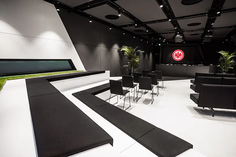 Pressekonferenzraum Eintracht Frankfurt – Bild 2