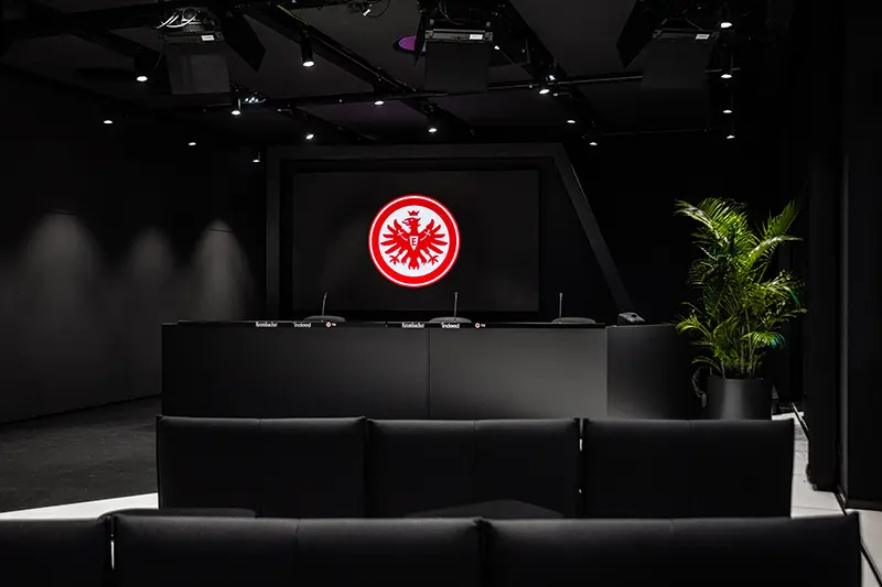 Pressekonferenzraum Eintracht Frankfurt – Bild 3