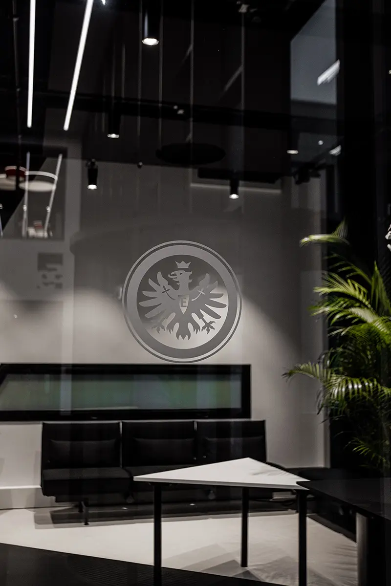 Pressekonferenzraum Eintracht Frankfurt – Bild 4