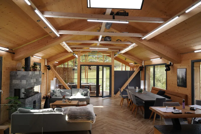 Reif für die Liebe – Wohnzimmer-Set mit Licht-Rig