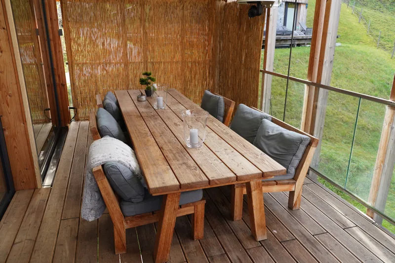 Reif für die Liebe – Überdachte Terrasse mit Kameratechnik
